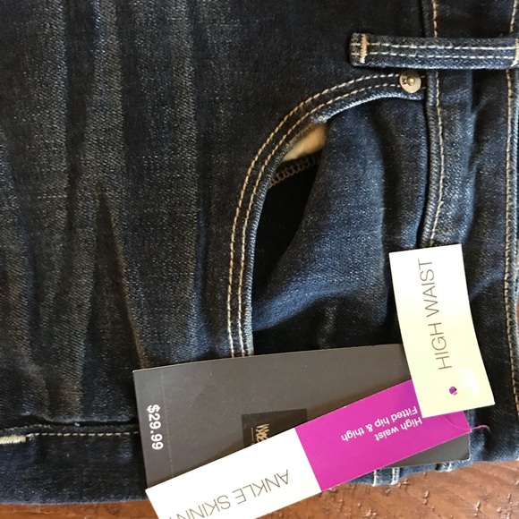 NWT Mossimo 12 Ankle Jeans - Picture 3 of 3
